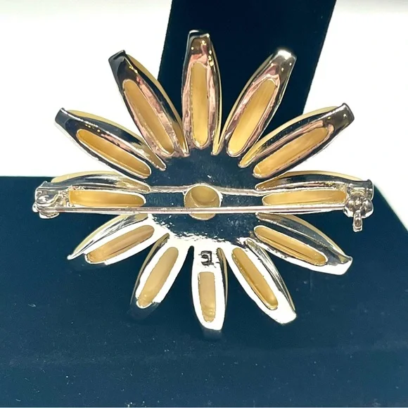 Vintage Liz Claiborne Cream Ivory Daisy Flower Brooch Rhinestone Center - Picture 5 of 7